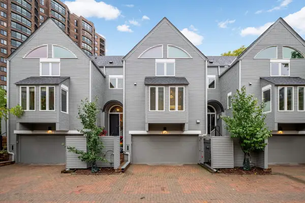 32 Greenway Gables, Minneapolis, MN 55403