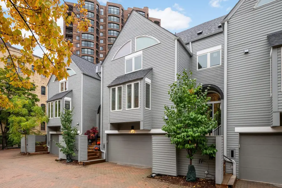 32 Greenway Gables, Minneapolis, MN 55403 - Image #2