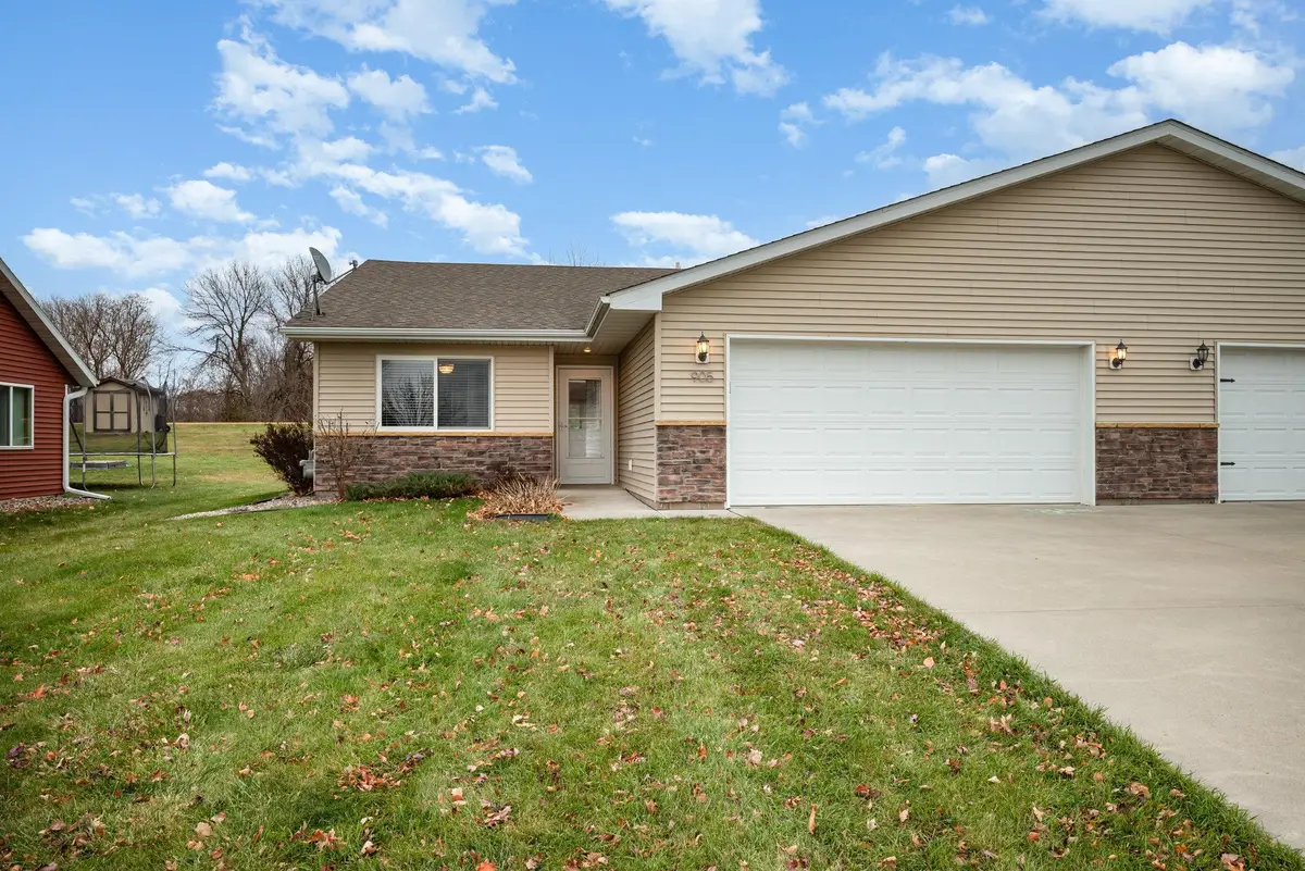 905 Wencel Avenue Ne, New Prague, MN 56071 - Image #1