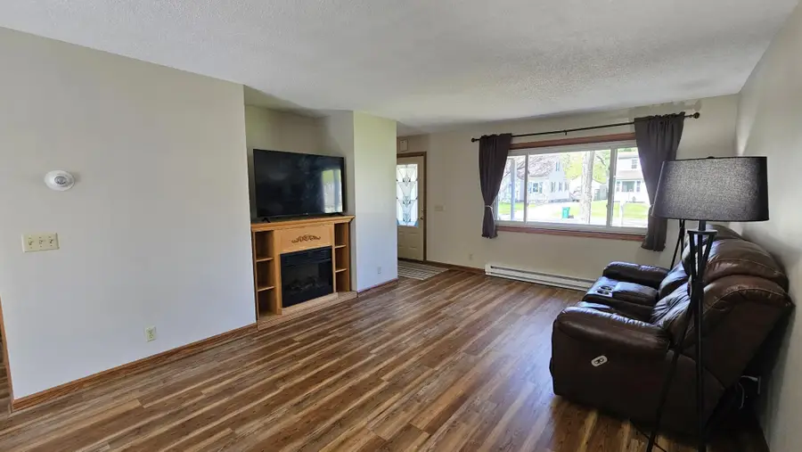 424 E 2nd Street, Litchfield, MN 55355 - #3