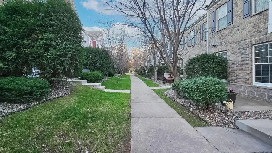 15316 Founders Lane #304, Apple Valley, MN 55124 - Image #2