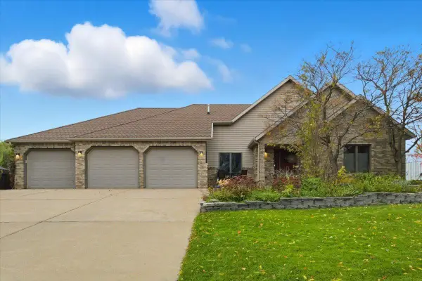 410 Sundown Drive, Avon, MN 56310
