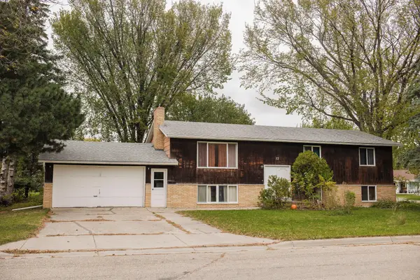 12 Sunnyslope Road, Morris, MN 56267