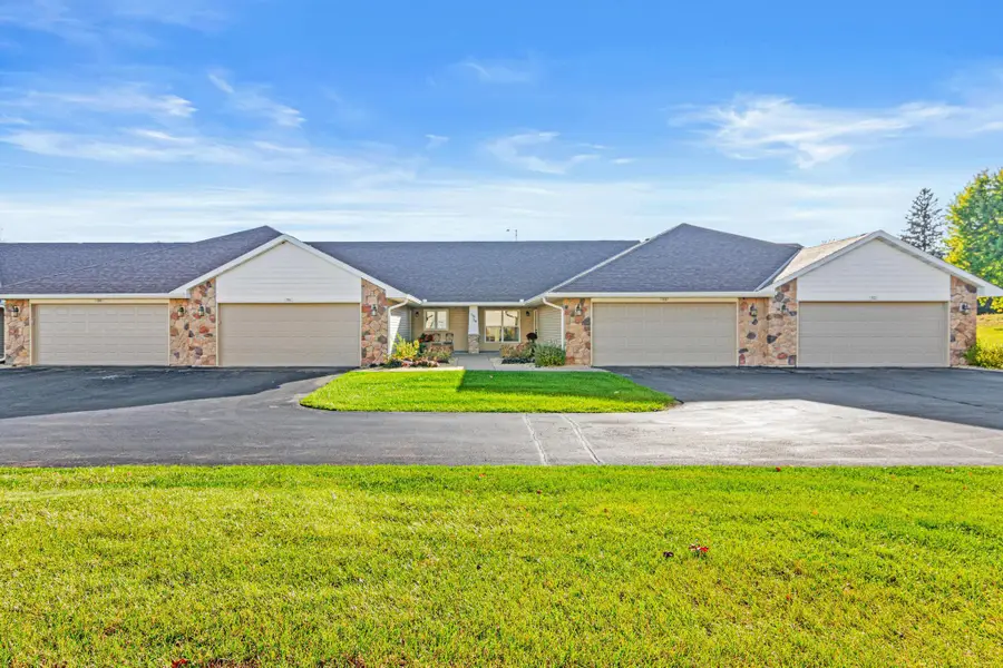 54 Crown Pointe Curve, Hudson, WI 54016 - Image #2