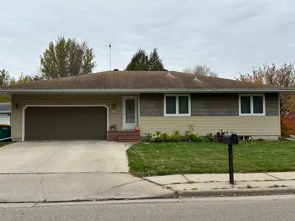 645 7th Avenue W, West Fargo, ND 58078