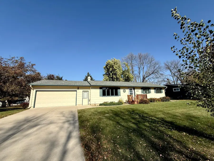 1318 W Chestnut Avenue, Olivia, MN 56277 - #3