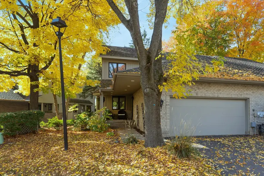 1110 Hollybrook Drive, Wayzata, MN 55391 - Image #2
