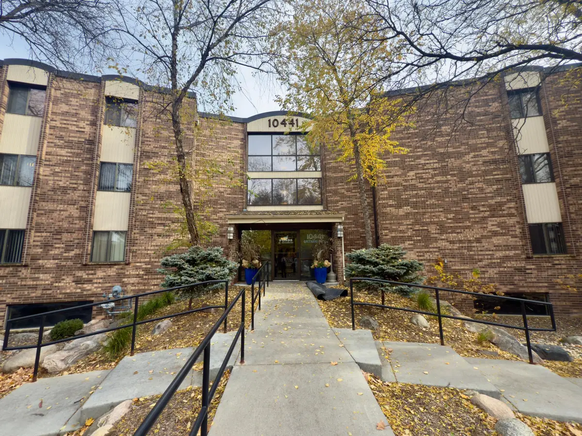 10441 Greenbrier Road #303, Hopkins, MN 55305 - Image #1