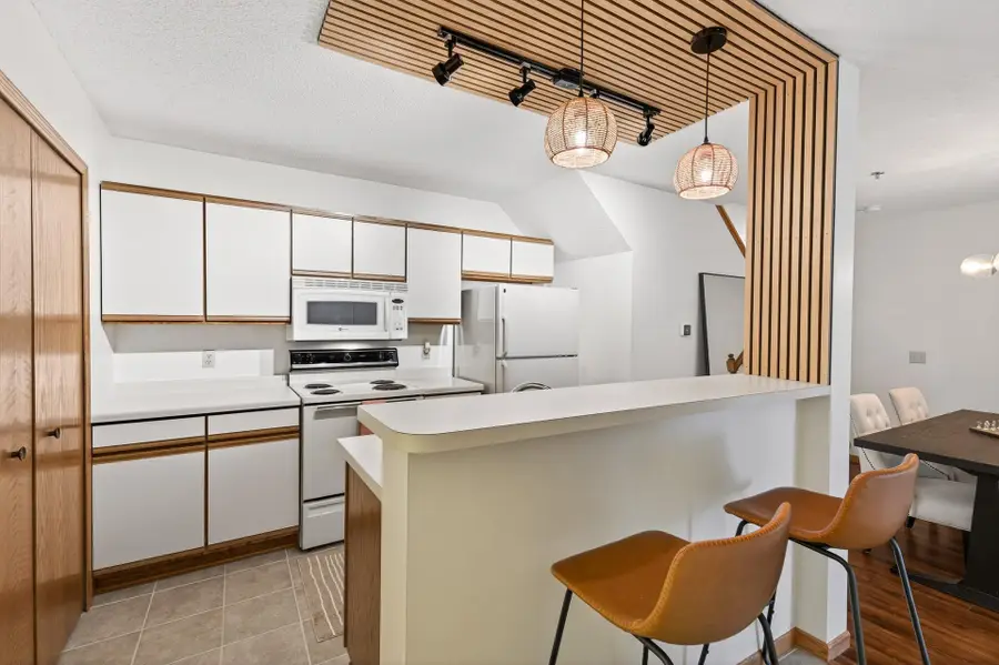 2597 Bedford Court #27, Mendota Heights, MN 55120 - Image #3