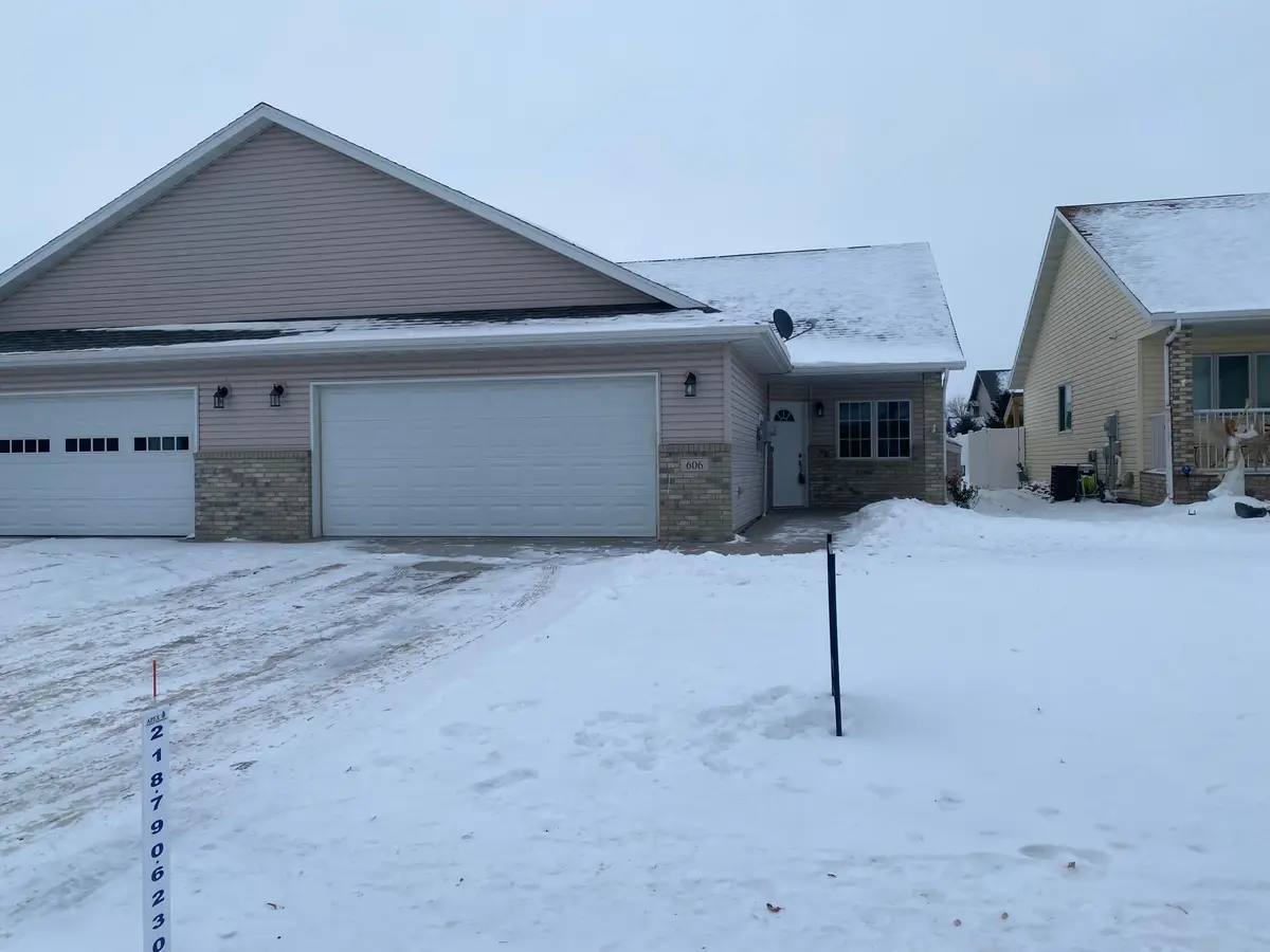 606 32nd Street N, Moorhead, MN 56560 - Image #1