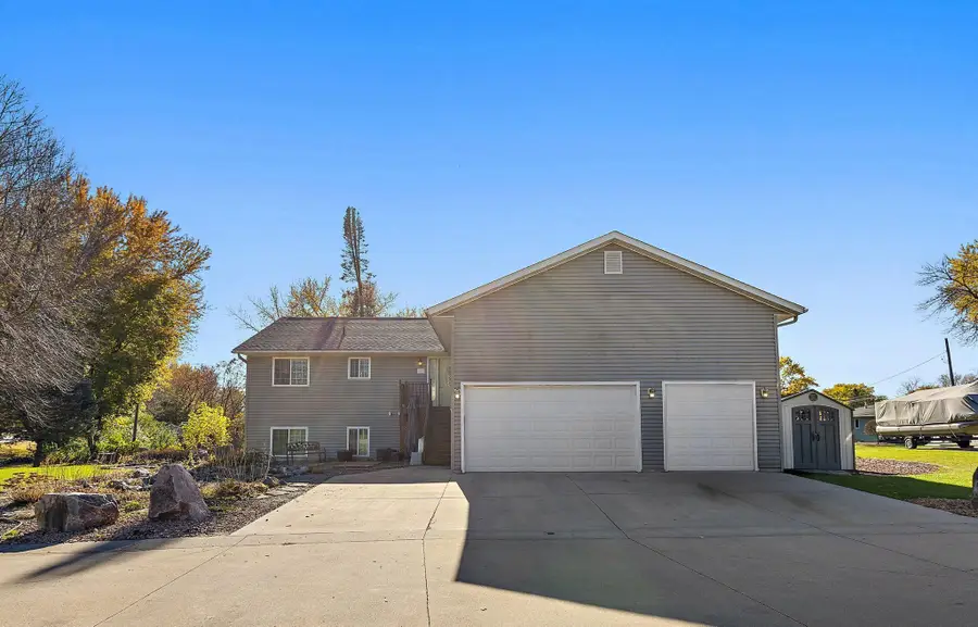 1055 Johnson Place Se, Owatonna, MN 55060 - Image #2