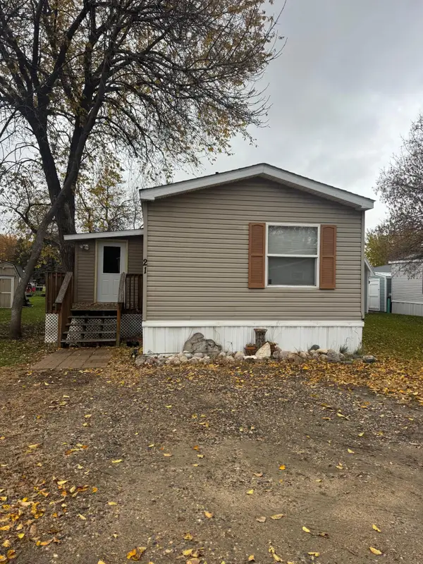21 Horseshoe Bend, Horace, ND 58047