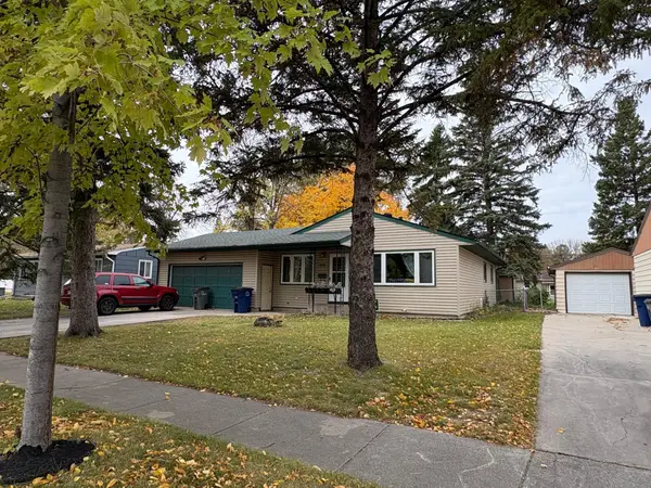 1515 19 1/2 Street S, Moorhead, MN 56560