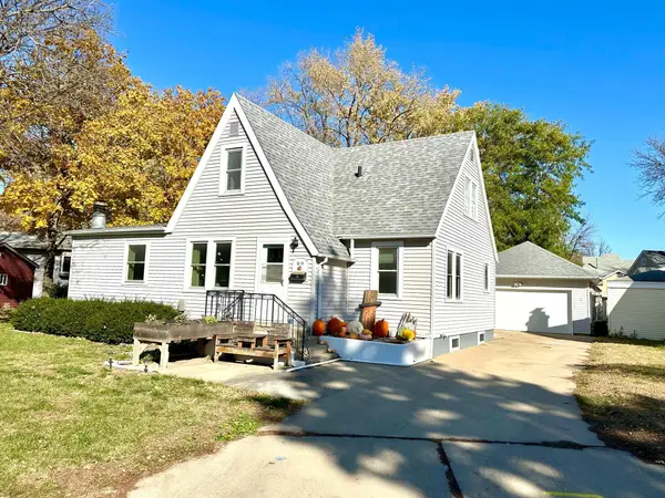 615 14th Avenue N, Estherville, IA 51334