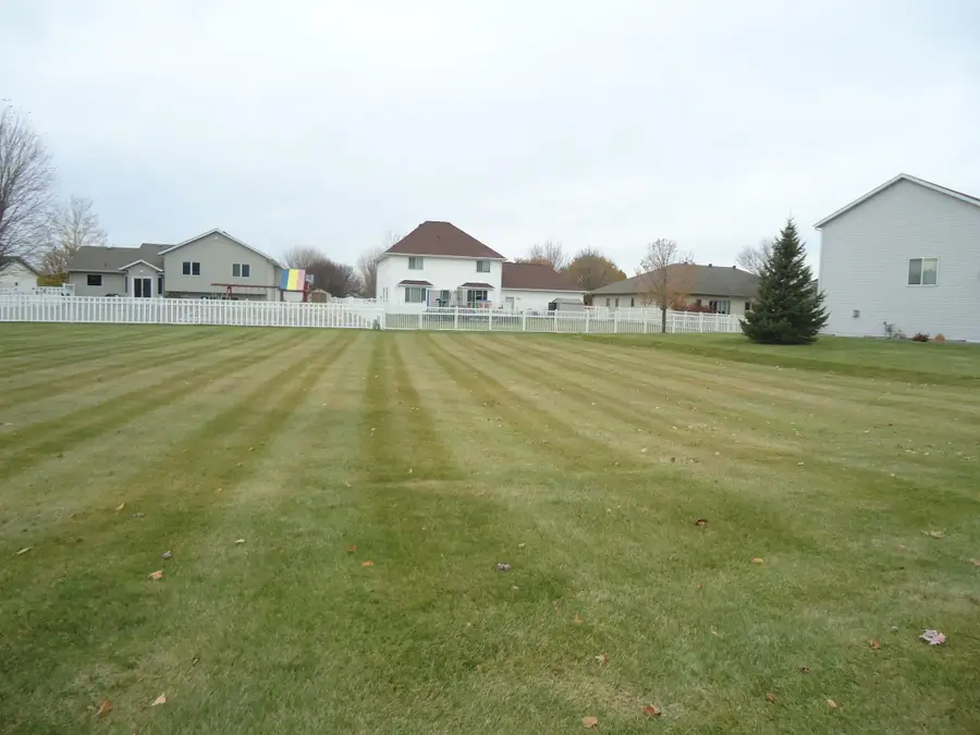 4482 Riverwood Drive N, Fargo, ND 58102 - Image #2