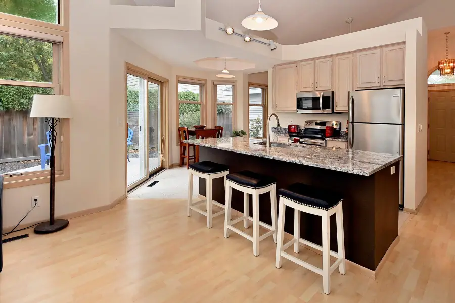 15800 16th Avenue N, Plymouth, MN 55447 - Image #3