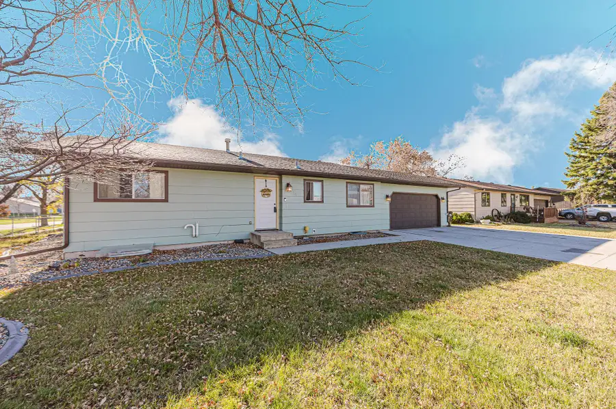 519 10th Avenue E, West Fargo, ND 58078 - Image #2