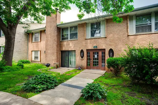 702 Old Settlers Trail #3, Hopkins, MN 55343