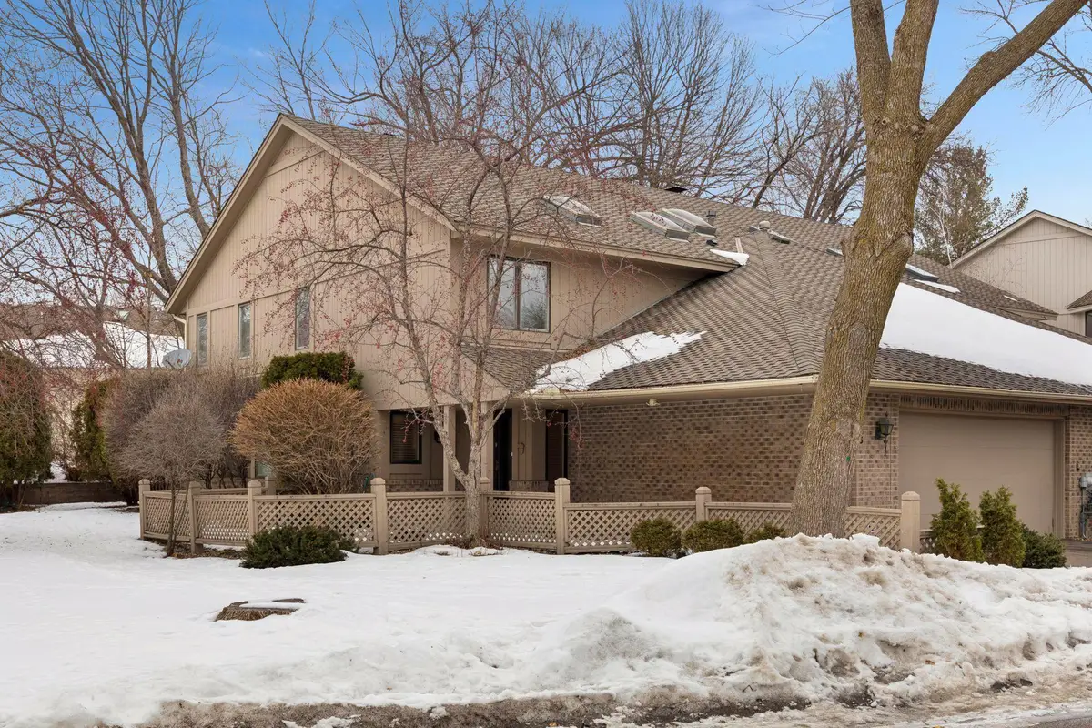 1135 Hollybrook Drive, Wayzata, MN 55391 - #1