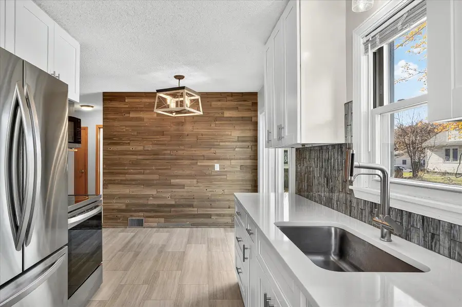 916 Linn Avenue Sw, Owatonna, MN 55060 - Image #2