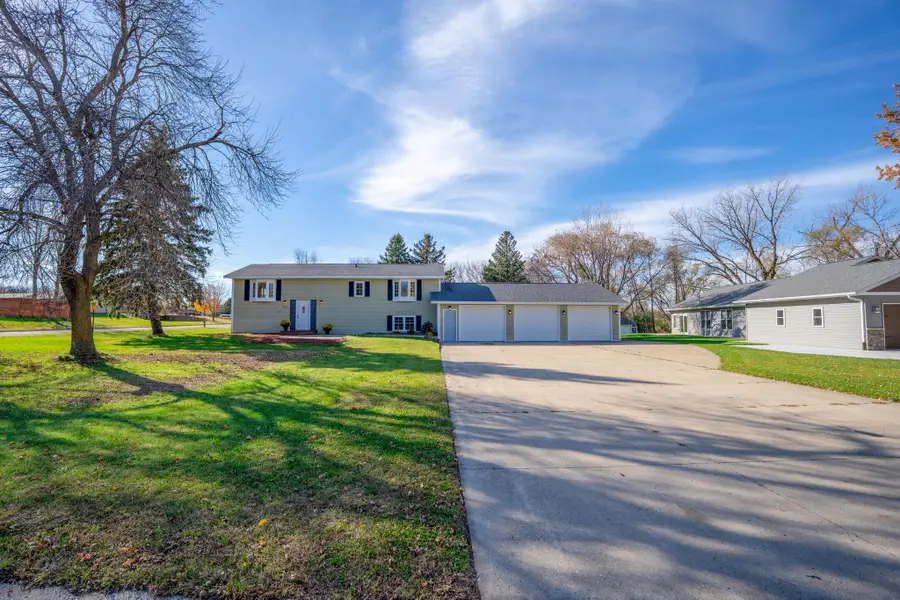 206 Pine Street Sw, New London, MN 56273 - #2