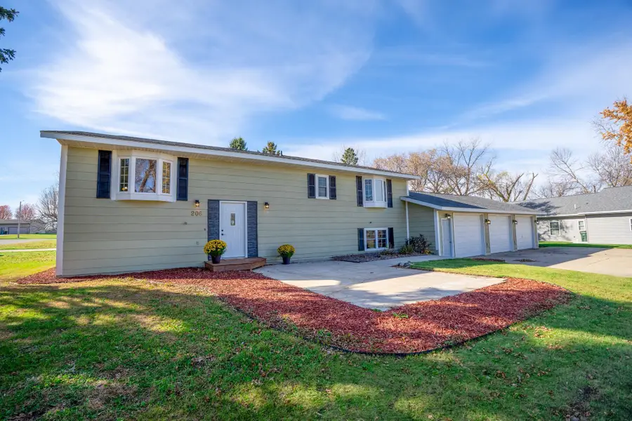 206 Pine Street Sw, New London, MN 56273 - #3