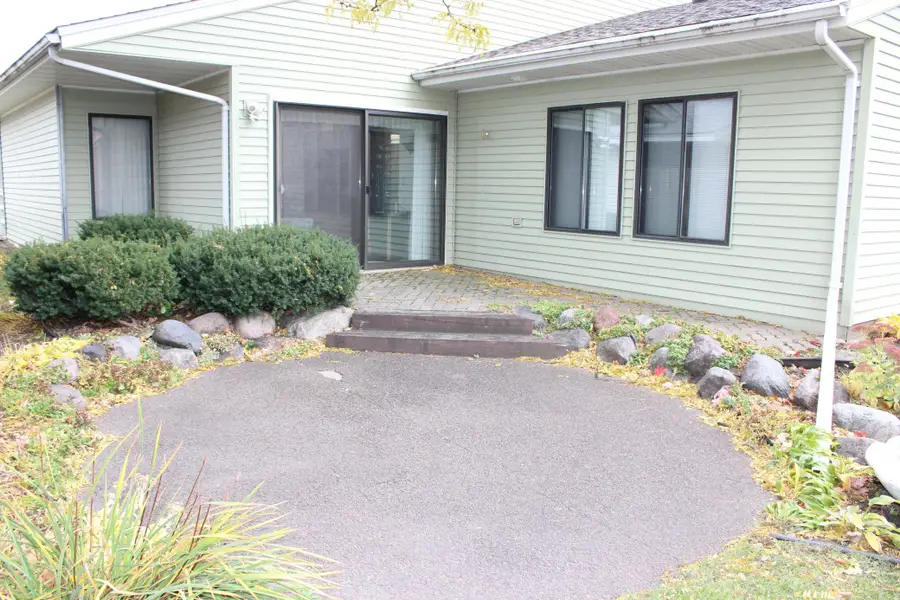 520 Graham Street Sw, Hutchinson, MN 55350 - #2