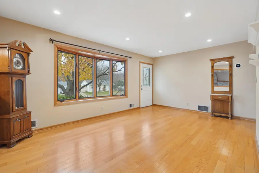 6249 Oak Knoll Drive, Woodbury, MN 55125 - Image #2