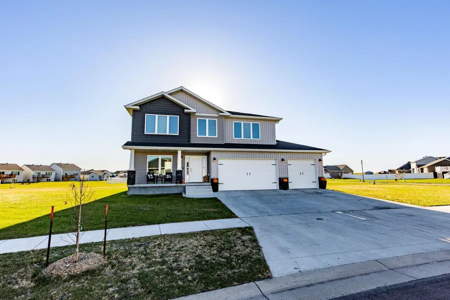 6690 Crofton Lane S, Fargo, ND 58104 - Image #2