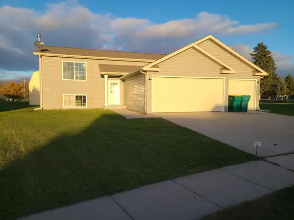 225 Maple Point Boulevard, Mapleton, ND 58059