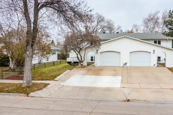 2240 Springbrook Court, Grand Forks, ND 58201