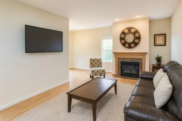 6869 Folkestone Road #614, Apple Valley, MN 55124