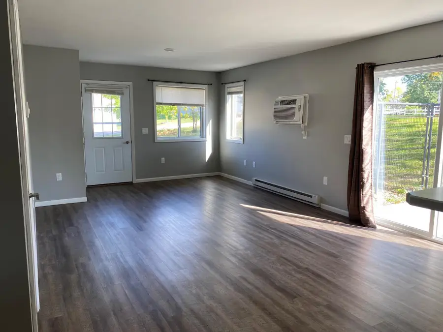 204 W Poplar Avenue #Unit B, Badger, MN 56714 - #2