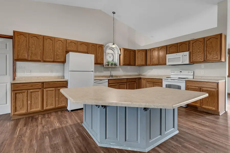 724 4th Street Nw, Richmond, MN 56368 - #3