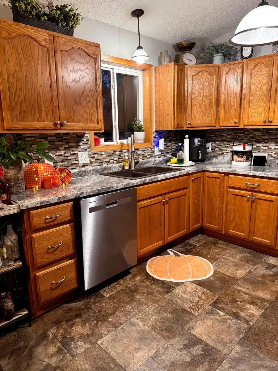 520 Harriett Drive, Marshall, MN 56258 - Image #2