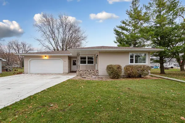 351 1st Avenue Ne, Wells, MN 56097