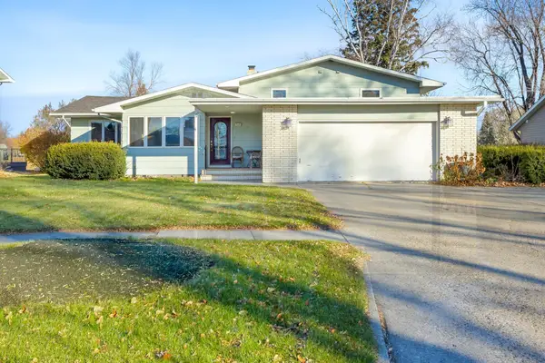 909 Southwood Drive S, Fargo, ND 58103