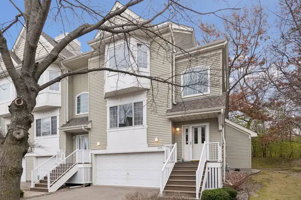 725 Fairfield Circle, Hopkins, MN 55305