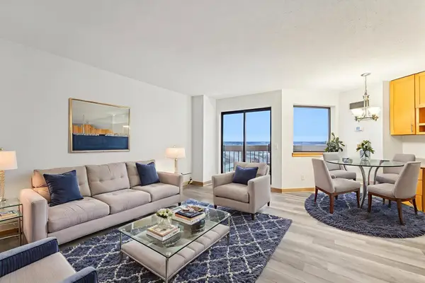 78 10th Street E #2409, Saint Paul, MN 55101