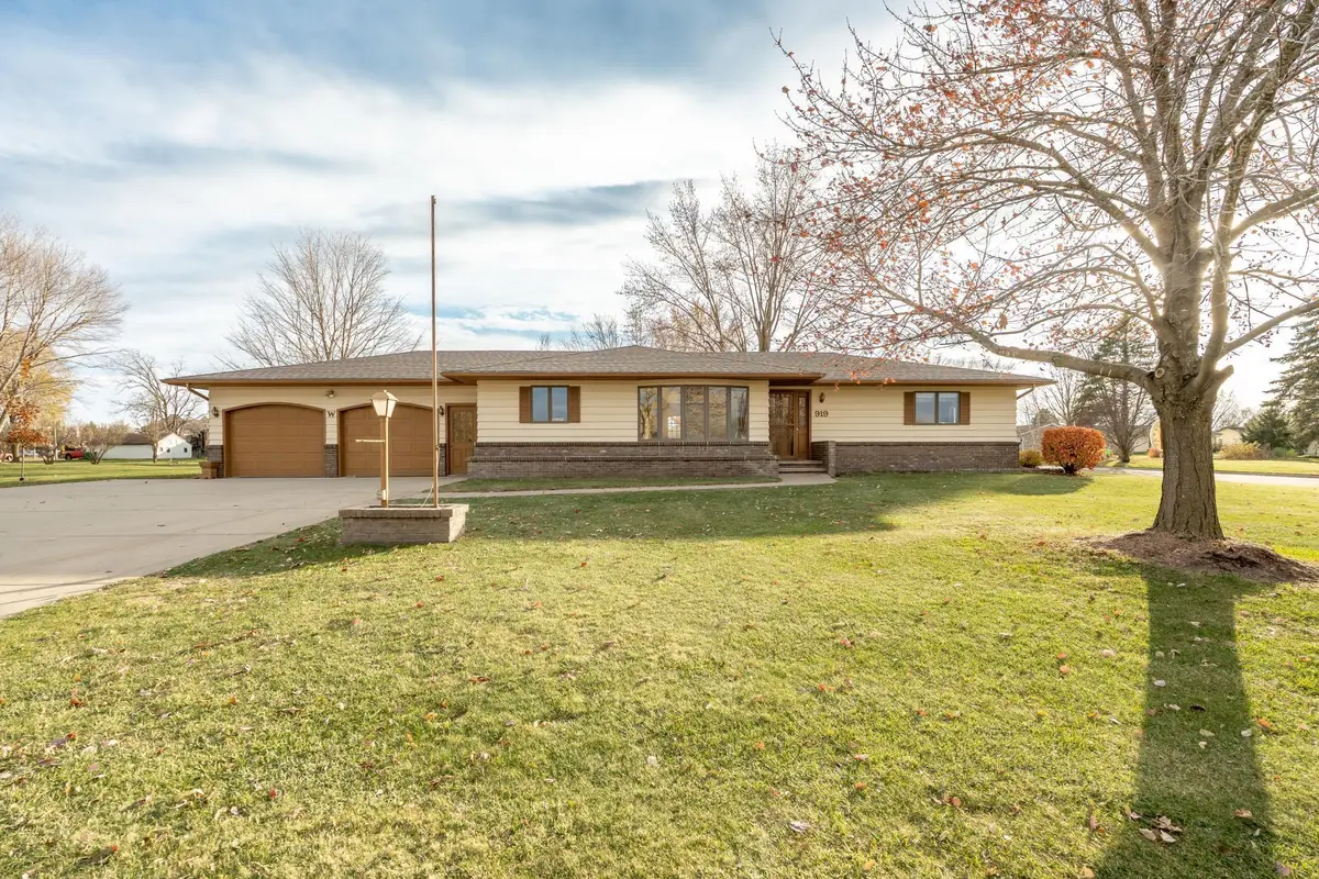 919 Church Street W, Belle Plaine, MN 56011 - Image #1