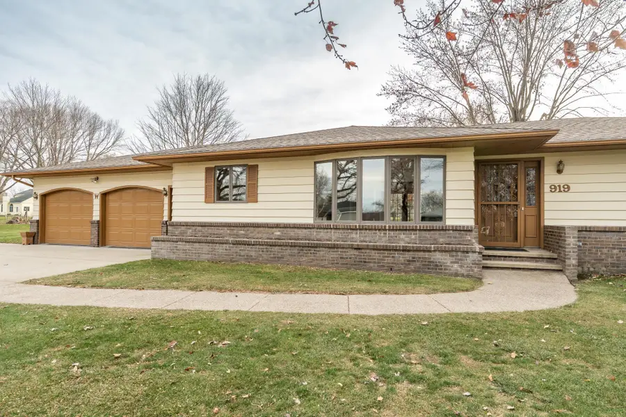 919 Church Street W, Belle Plaine, MN 56011 - Image #3