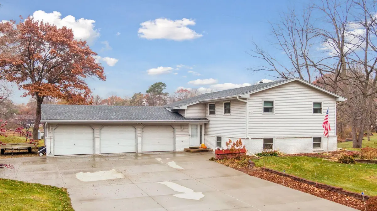 18922 Yalta Street Ne, Wyoming, MN 55092 - Image #1