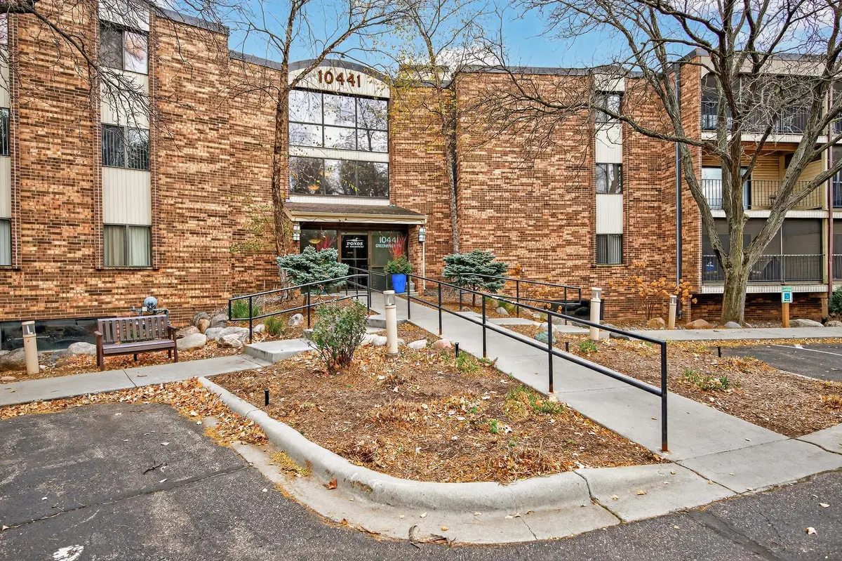 10441 Greenbrier Road #222, Hopkins, MN 55305 - Image #1