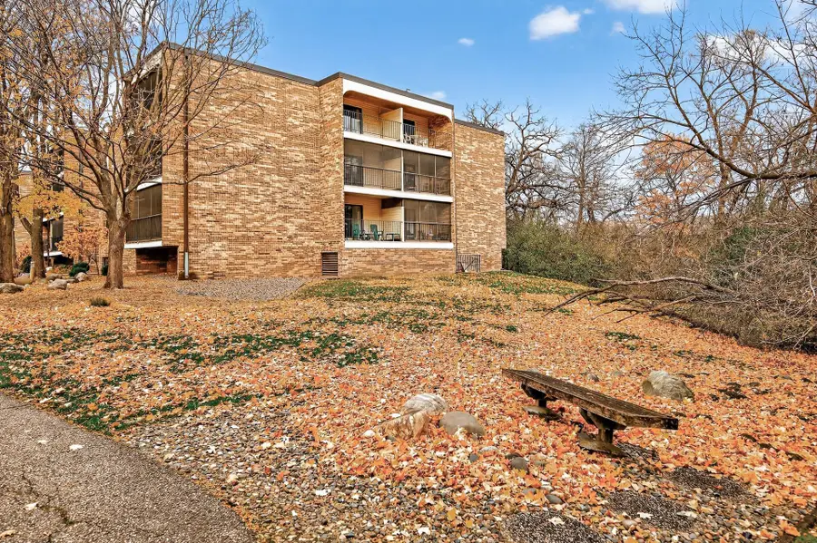 10441 Greenbrier Road #222, Hopkins, MN 55305 - Image #2