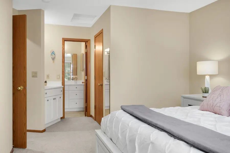 11040 Oregon Curve, Minneapolis, MN 55438 - Image #2