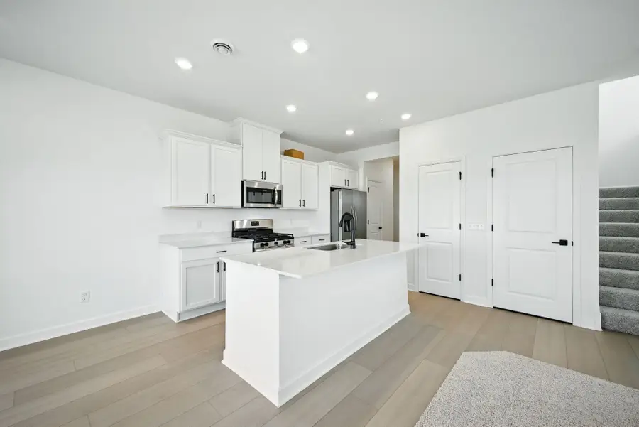 184 Huntington Drive, Waconia, MN 55387 - Image #2