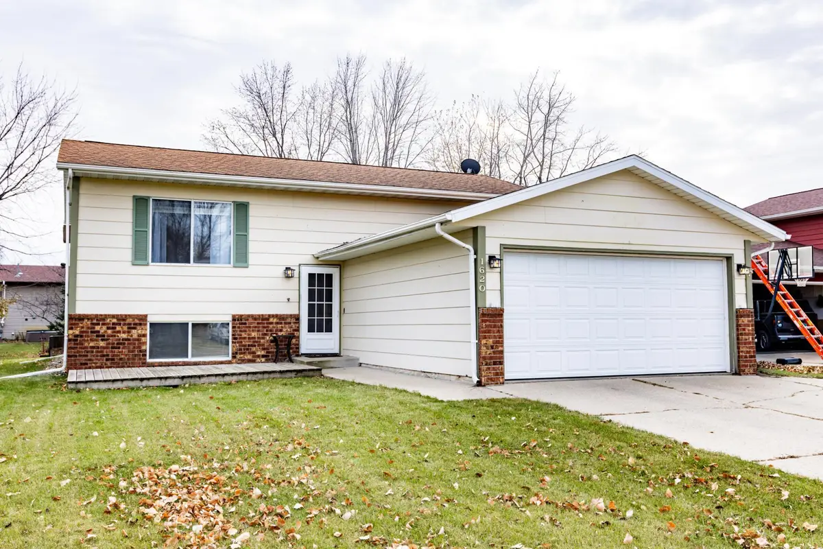 1620 36th Avenue S, Fargo, ND 58104 - Image #1