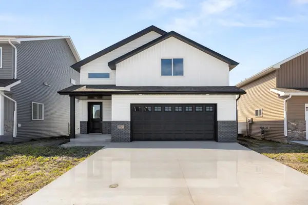 2533 38th Avenue S, Moorhead, MN 56560