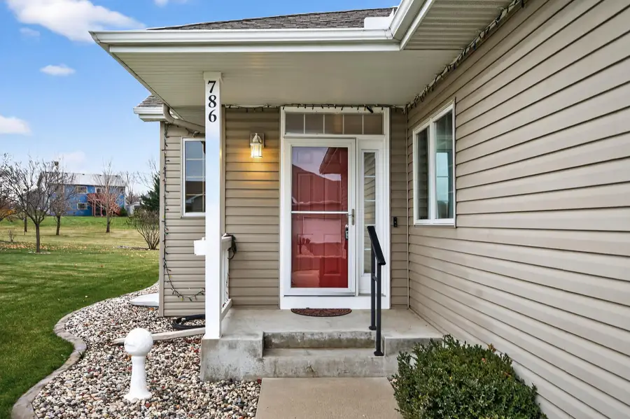 786 Regent Drive, Shakopee, MN 55379 - Image #2