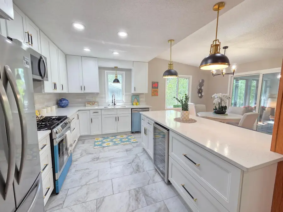 12209 Woodbine Road, Hopkins, MN 55305 - Image #2